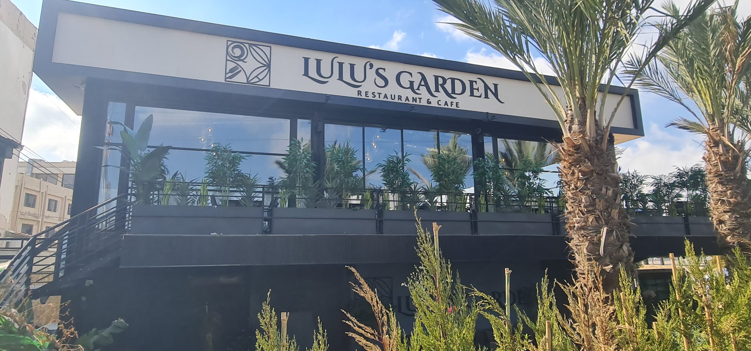 steel structure restaurant modern building